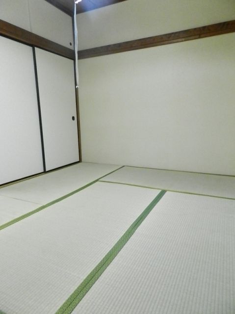Living and room. Tatami rooms