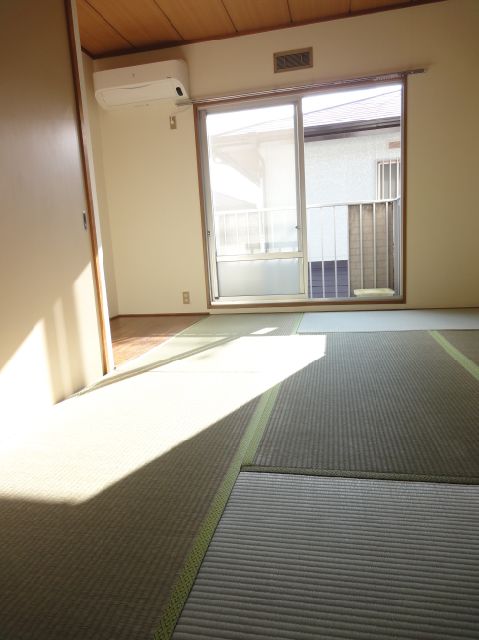 Living and room. Tatami rooms