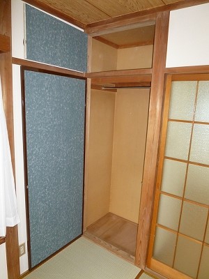 Receipt. Storage hammer + upper closet! !