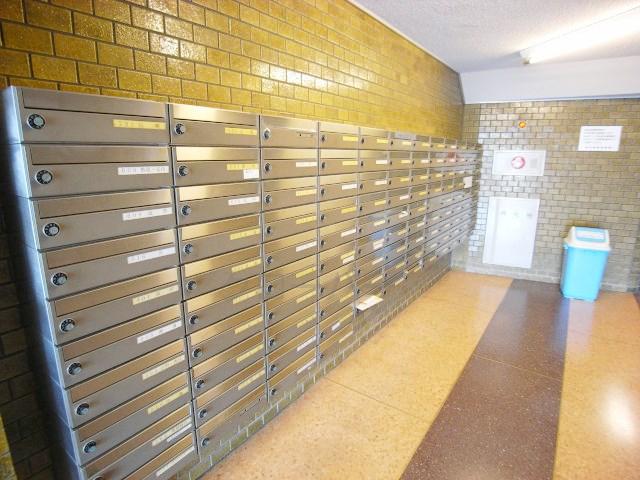 Other common areas. Set post