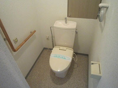 Toilet. ☆ There is spacious toilet handrail ☆