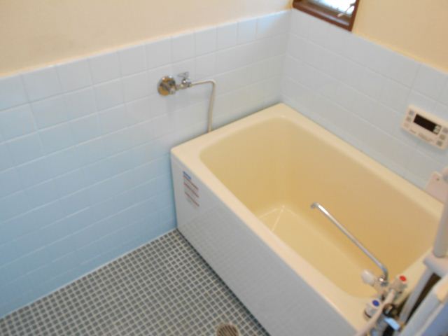 Bath. It is reheating with a bath, which was renewed.