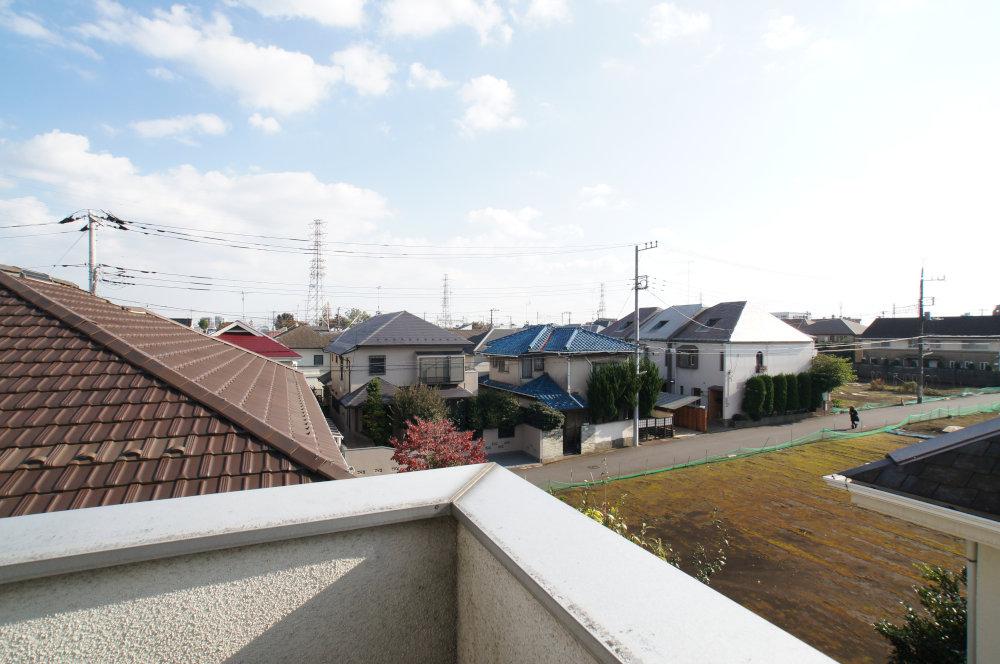 View photos from the dwelling unit. Is the view from the balcony. Environment is good.