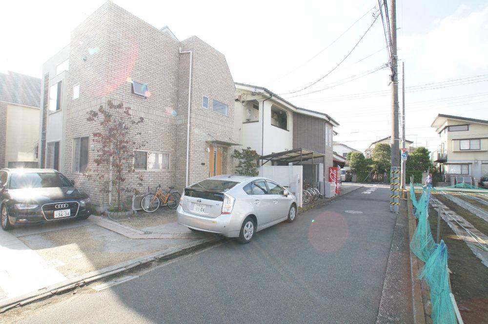 Local photos, including front road. Green living environment is attractive Musashino.