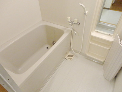 Bath. Tsui焚 bus