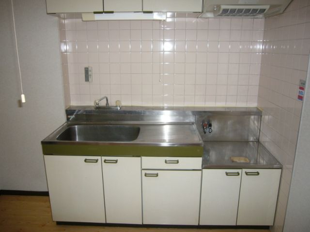 Kitchen. Gas stove can be installed