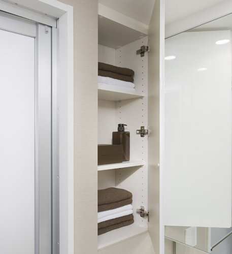 Bathing-wash room.  [Linen cabinet] The powder room, Neat Maeru towels and underwear, etc., Available in linen cabinet. For example, after dressing or during bathing, Taken out immediately when you need what you need.