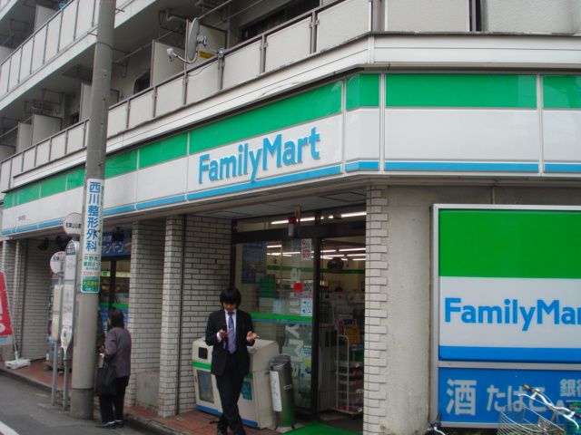 Convenience store. 190m to Family Mart (convenience store)