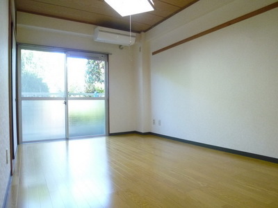 Living and room. Western-style room is 6.5 tatami flooring of the room