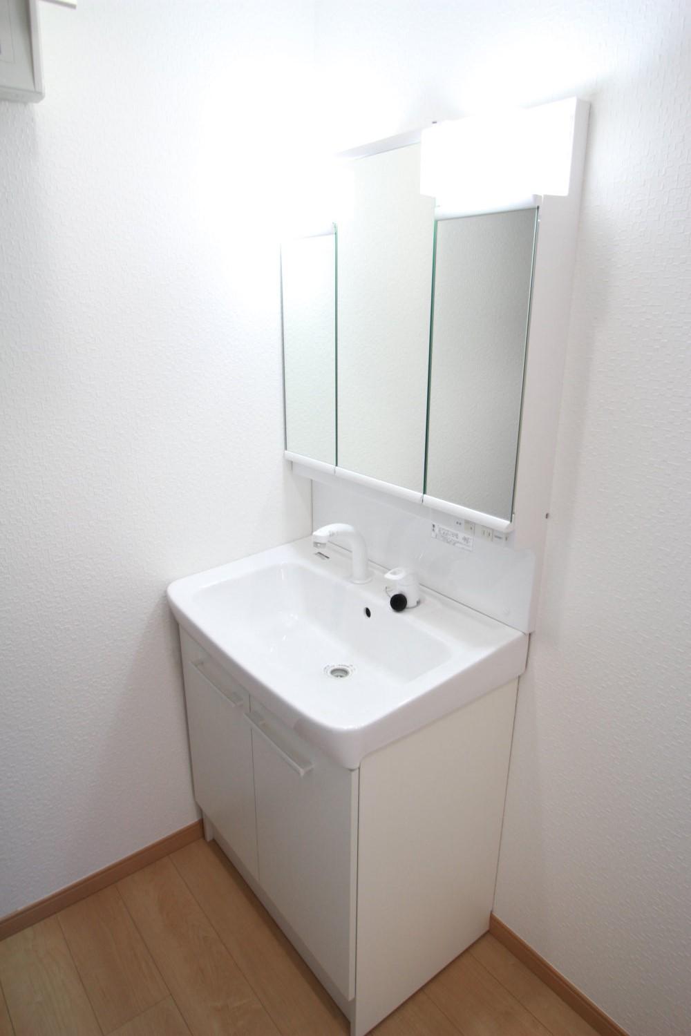 Wash basin, toilet. It will wash basin with shampoo dresser.