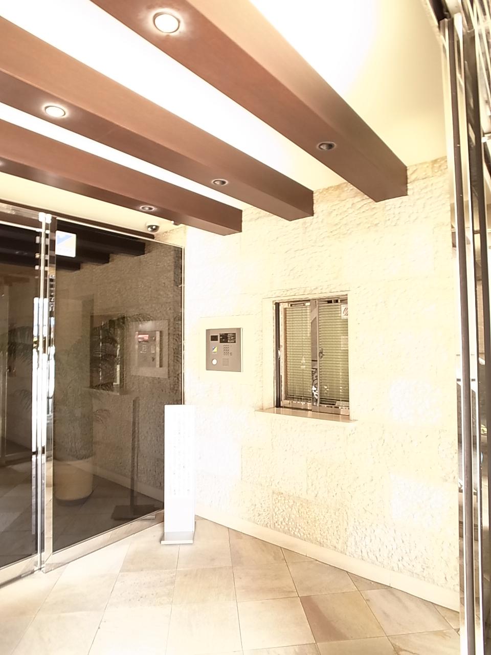 Entrance. Common areas