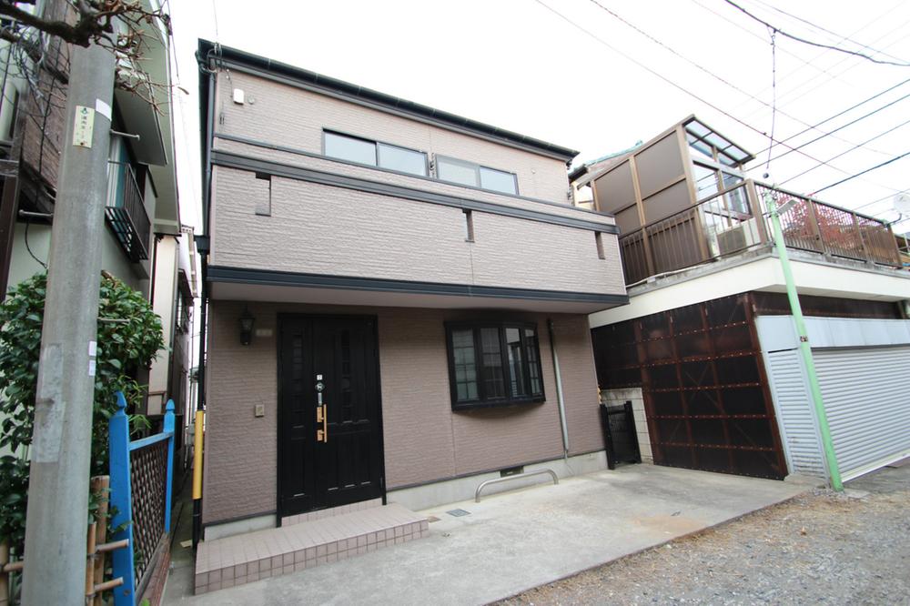 Local appearance photo. It becomes a used detached Nakano Kamitakada 1-chome. It is sunny detached the south road. It will be full renovated. Because you can preview at any time, Please feel free to put you voice.