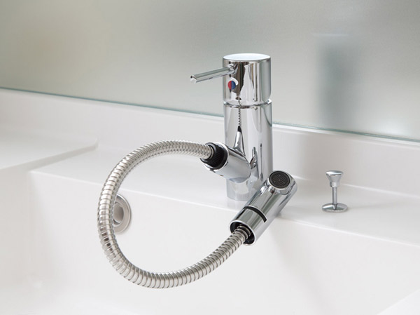 Bathing-wash room.  [Single lever mixing faucet] Adoption of a single-lever mixing faucet that can be adjusted for the amount of water and the water temperature with one hand. Wash basin and vanity of care is also easy to pull out faucet. (Same specifications)