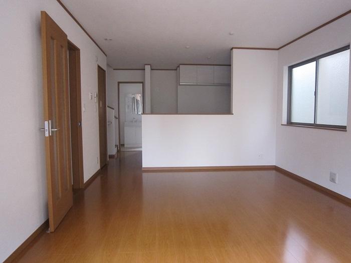 Same specifications photos (living). 1 Building room