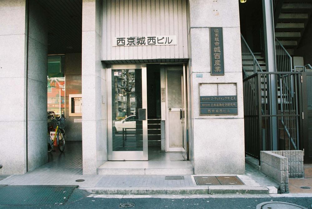 Entrance. Common areas