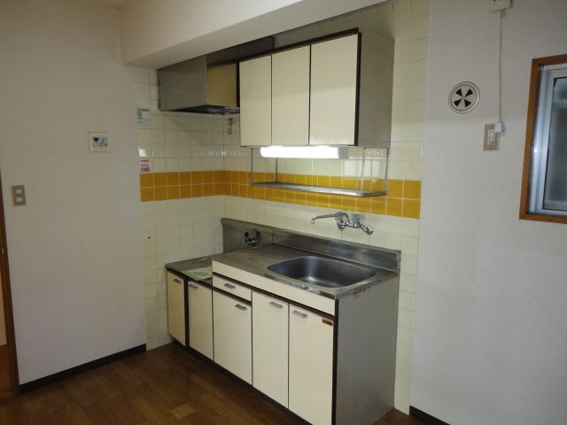 Kitchen. Gasukitchin Two-burner stove can be installed