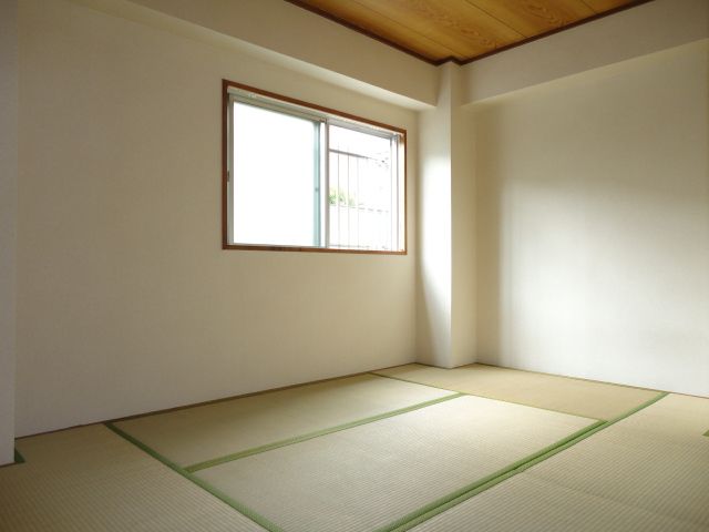 Living and room. Japanese-style room 6 tatami