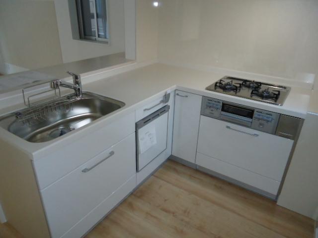 Same specifications photo (kitchen). L-shaped kitchen