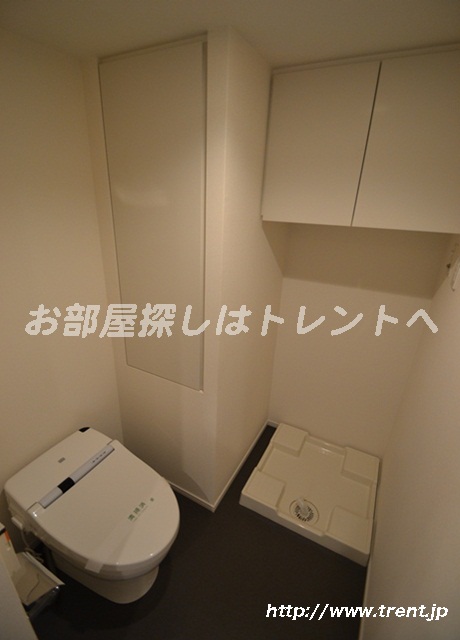 Toilet. It is a photograph of the 1R type of the same building. Please see for reference. 