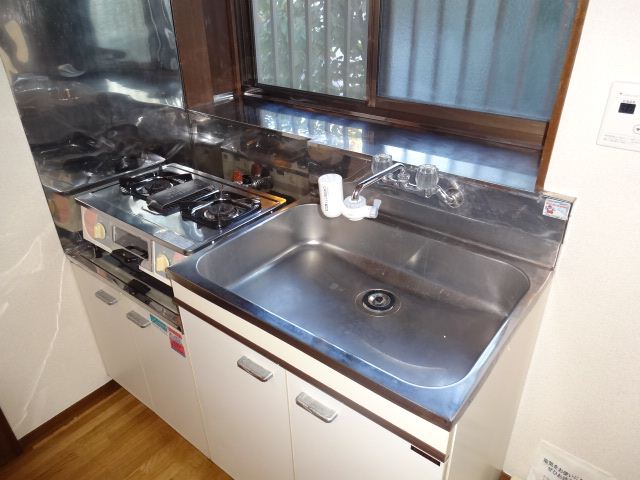 Kitchen. Gas stove can be installed