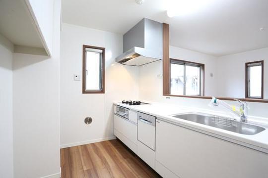 Kitchen. Open kitchen to living room overlooking