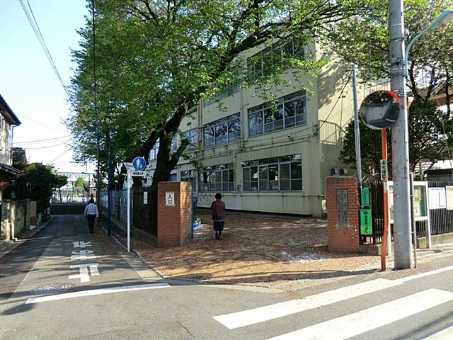 Primary school. Nakano Ward Nishinakano to elementary school 612m