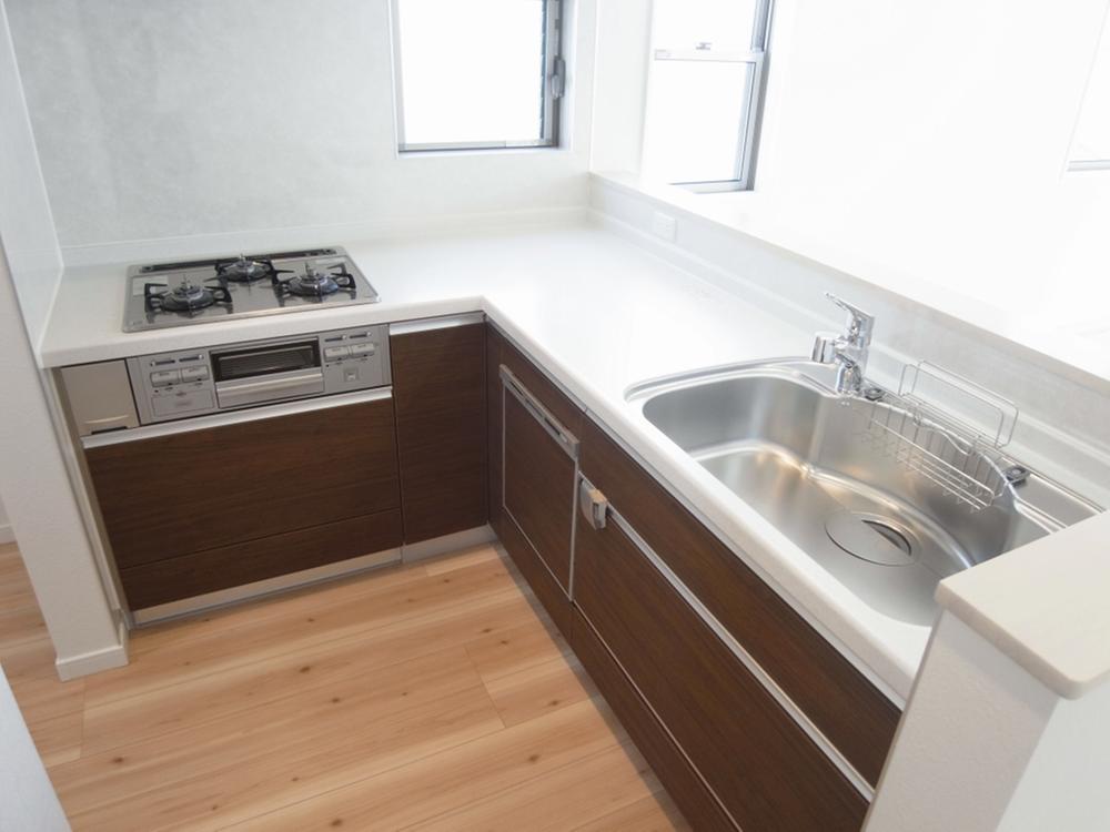 Same specifications photo (kitchen). Seller construction cases _ Kitchen