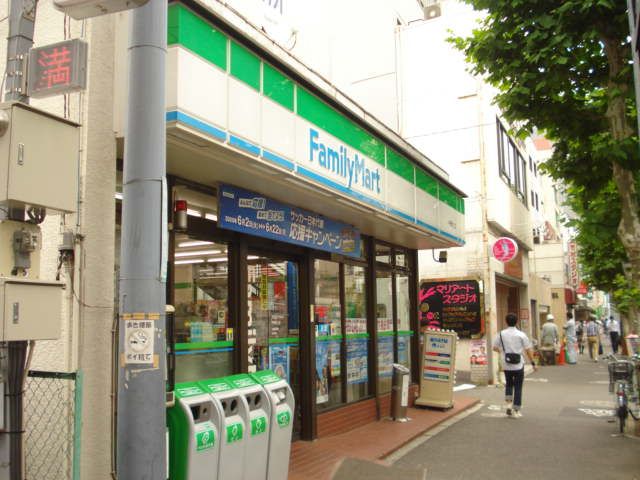 Convenience store. 630m to Family Mart (convenience store)