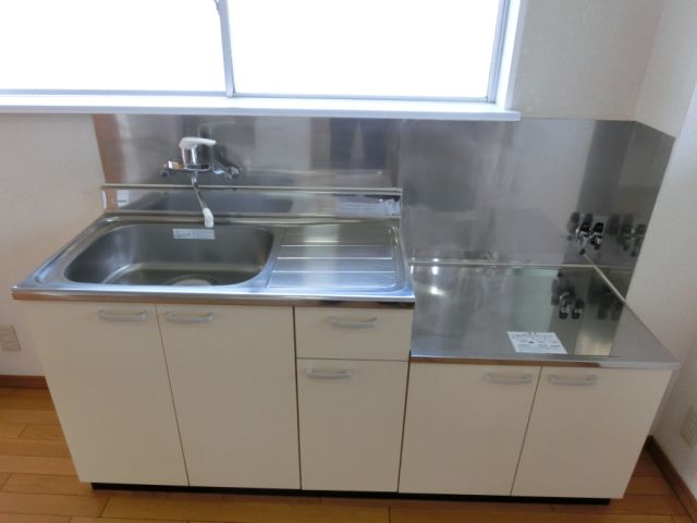 Kitchen. Two-burner gas stove can be installed