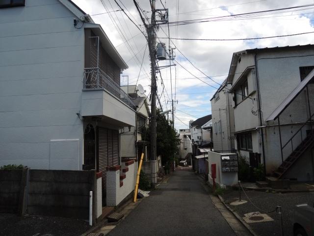 Local photos, including front road. From the west