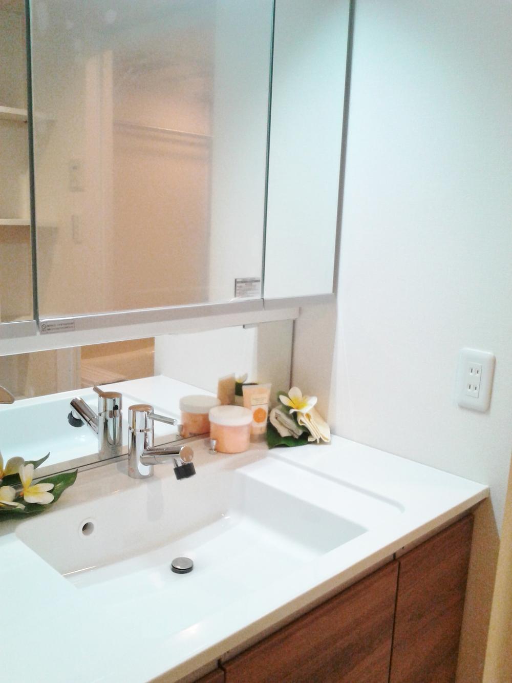 Wash basin, toilet. Indoor shooting