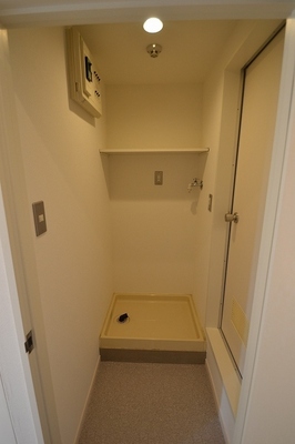 Washroom. Laundry Area