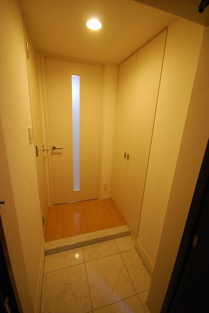 Entrance. Local (12 May 2013) Shooting