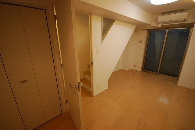 Non-living room. Indoor (12 May 2013) Shooting