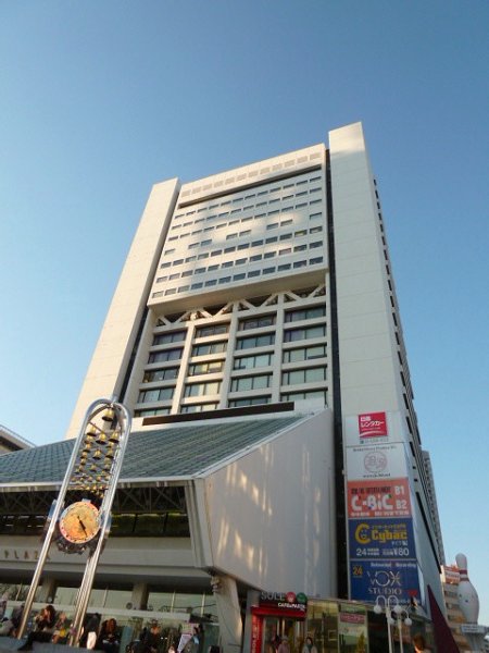Shopping centre. San 100m to Plaza (shopping center)