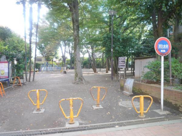 park. 10m to the park