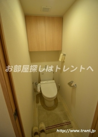 Toilet. It is a reference photograph of the same building 2LDK.