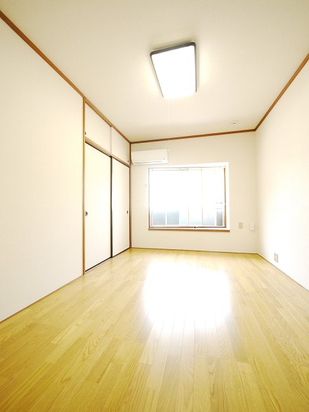 Other. Change from Japanese-style rooms to Western-style, It is shiny ☆ 