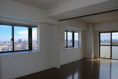 Living and room. Southeast Corner Room