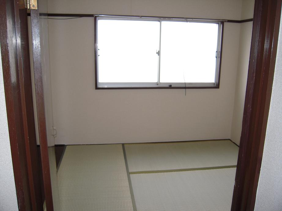 Other room space. Japanese-style room 4.5 Pledge