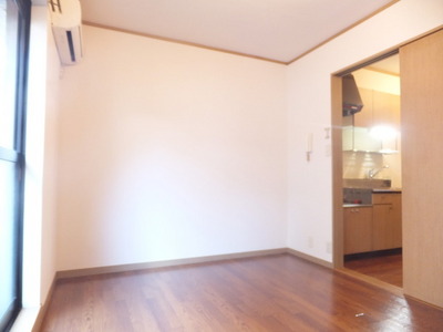 Living and room.  ※ Image will be the other issue chamber.