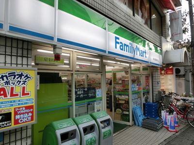 Convenience store. 450m to Family Mart (convenience store)