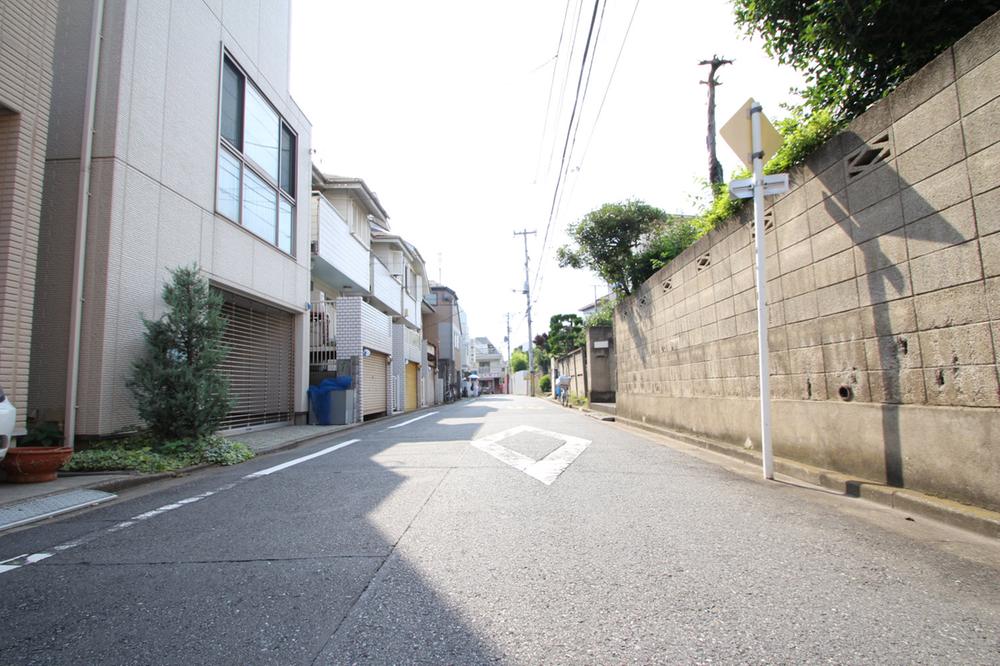 Local photos, including front road. In the Wakamiya area is a rare clean condition