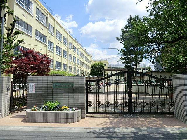 Junior high school. Nakano Tatsudai 684m Up to seven junior high school