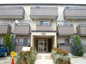 Building appearance. Popular Nakano Station, a 5-minute walk