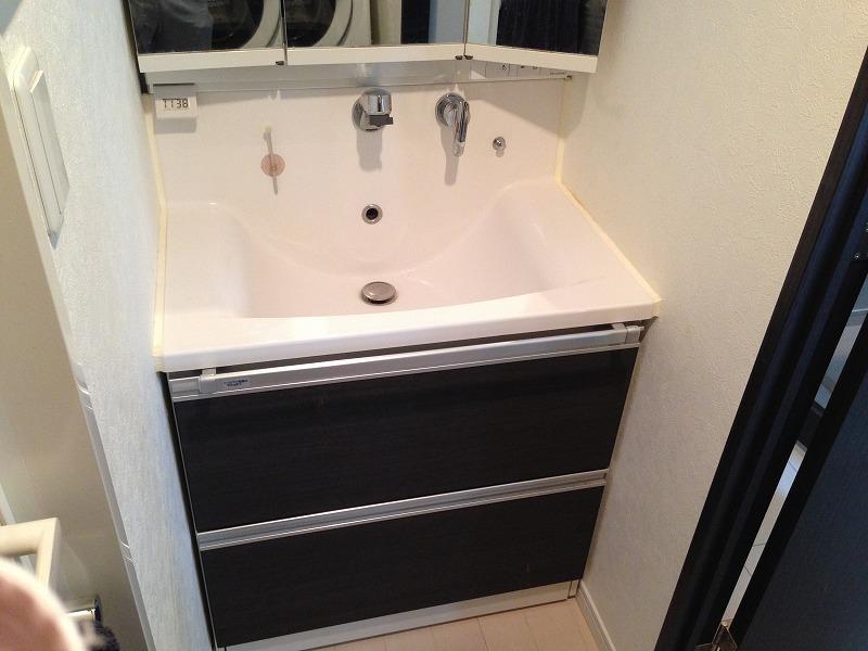 Wash basin, toilet. Indoor (12 May 2013) Shooting