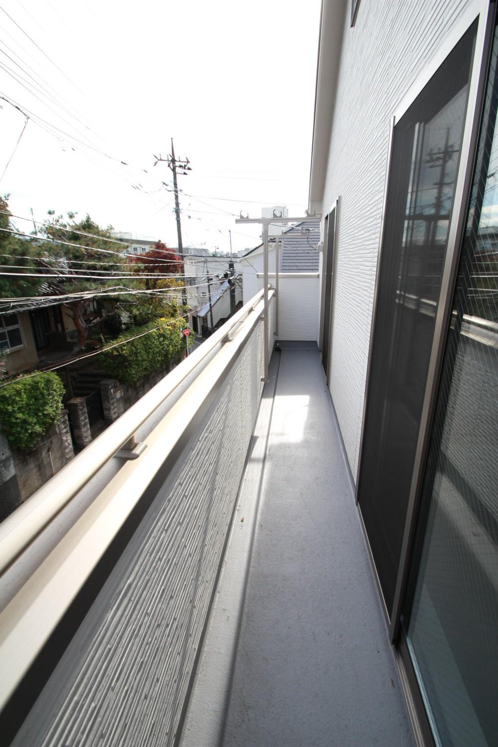 Balcony. Wide balcony of washing also Easy