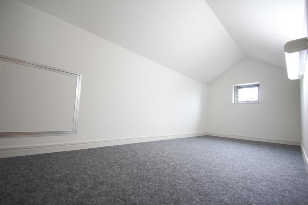 Non-living room. Is Grenier.