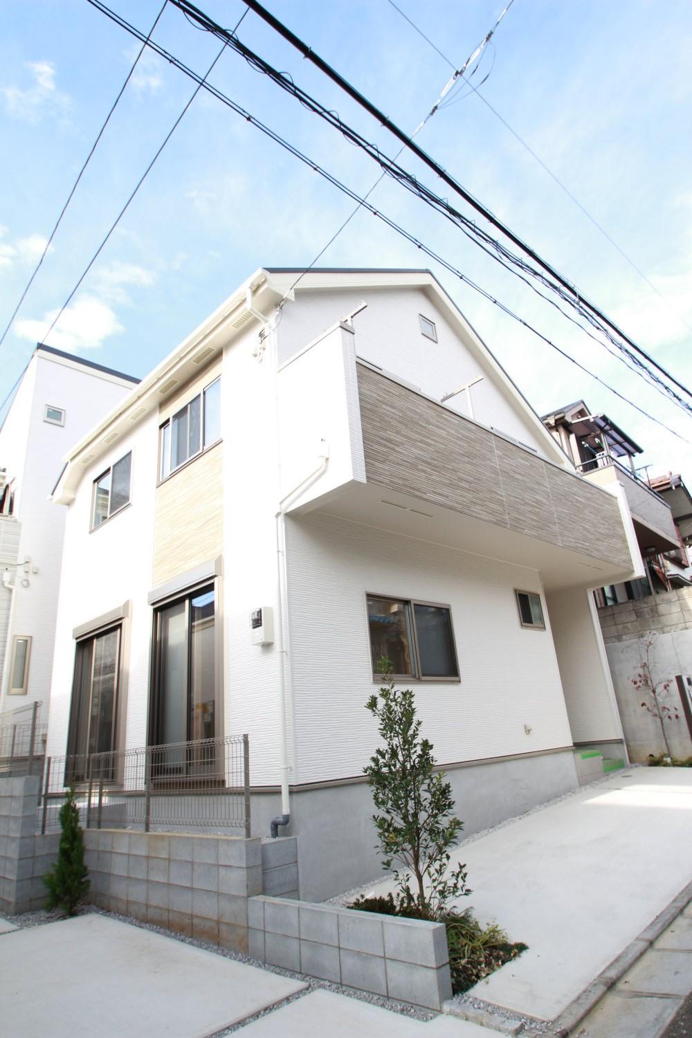 Local appearance photo. It is a quiet residential area.