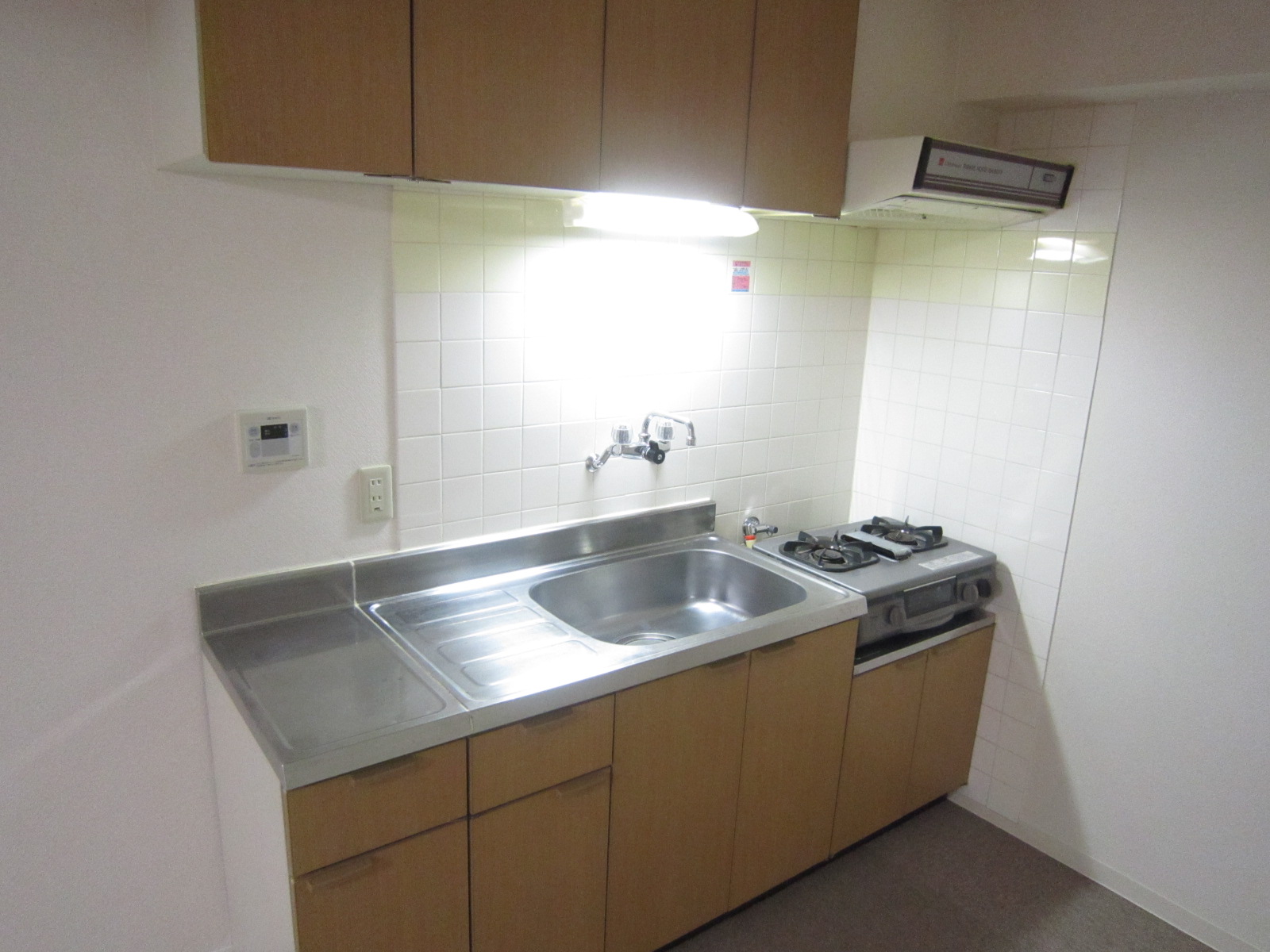 Kitchen. Kitchen stove 2-neck. There is also cooking space!